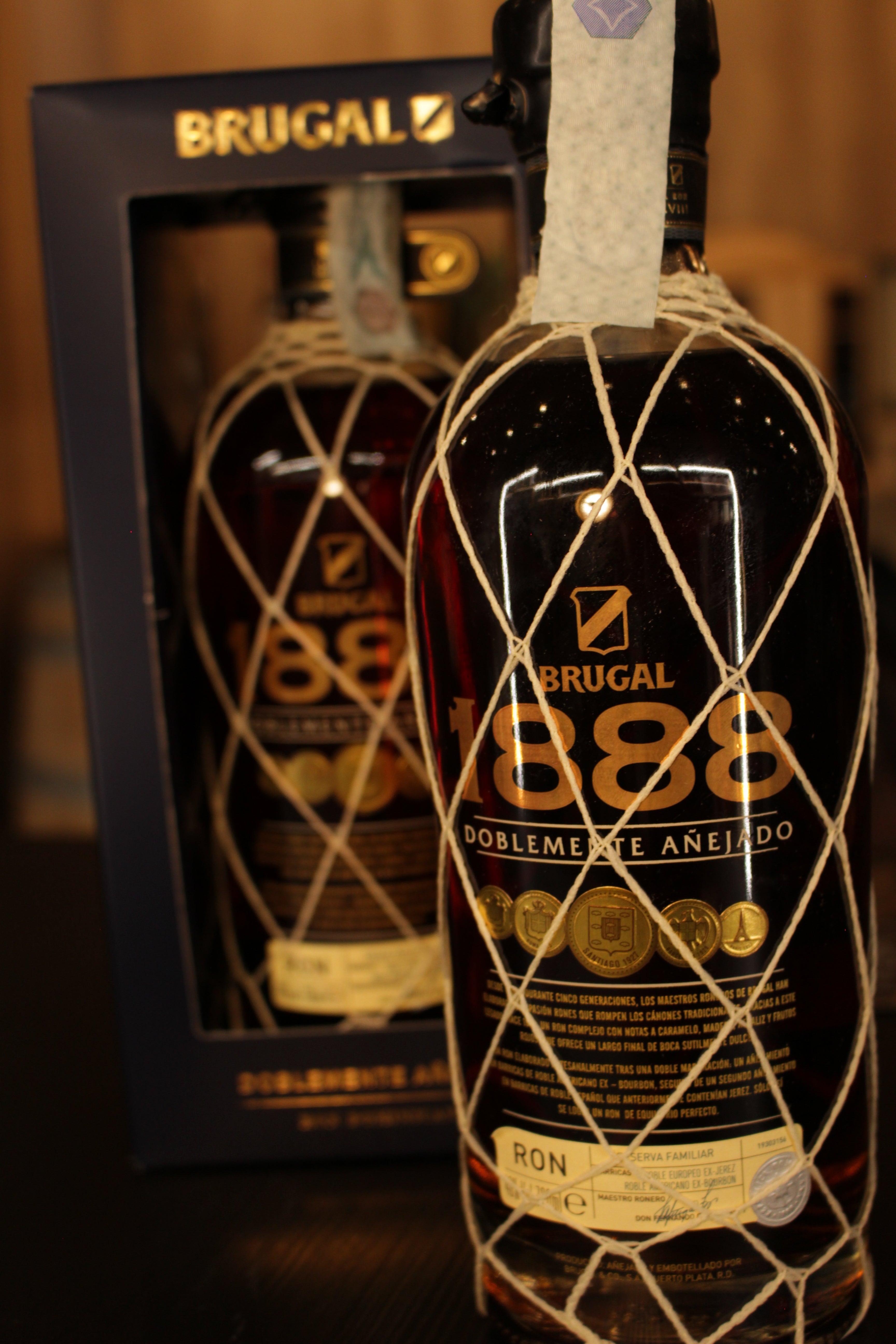 BRUGAL RON DOBLEMENTE AÑEJADO.